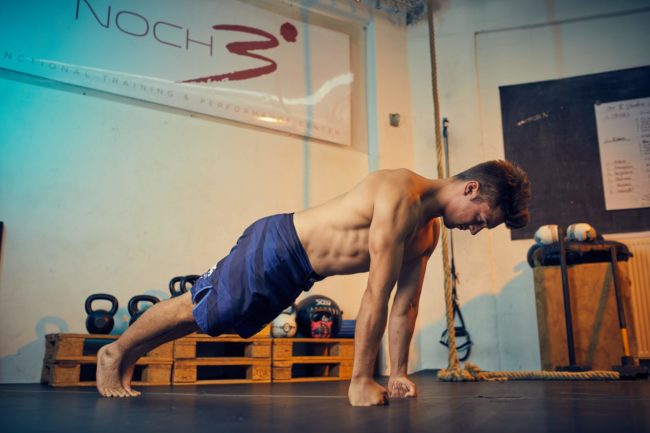 Liegestütze im Heimtraining